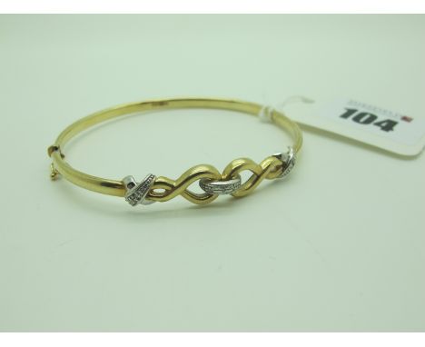 A Modern Openwork Hinged Bangle, of two colour design with inset highlights, stamped "375" (6.3grams). 
