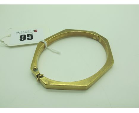 An Octagonal Bangle, hinged to snap clasp, stamped "375"(lacking safety catch) (10grams).