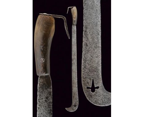 dating: 17th/18th Century provenance: Occidental Piedmont, Atypical shape with a single-edged hooked blade provided with a cr