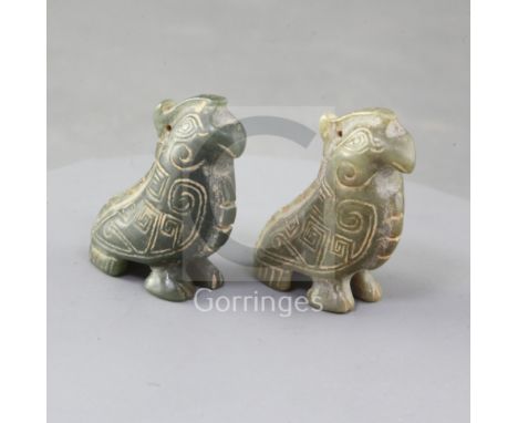 A pair of Chinese archaistic green jade figures of birds, probably Qing dynasty, height 5.2cm
