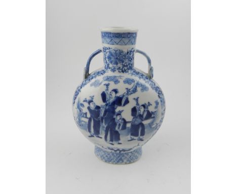 A Chinese blue and white twin-handled moon flask, decorated with vignettes to each side depicting Chinese figures, H.20cm tog