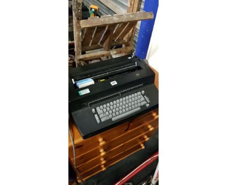 VINTAGE TYPEWRITER
