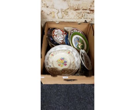 BOX LOT OF COLLECTORS PLATES