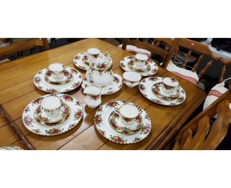 QUANTITY OF ROYAL ALBERT OLD COUNTRY ROSE TEA SERVICE