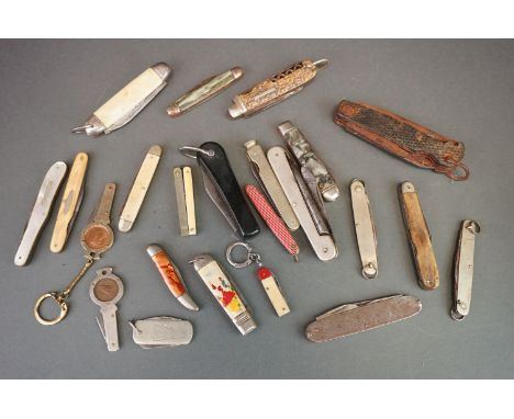 A collection of approx 20 vintage pocket penknives to include a military example. 