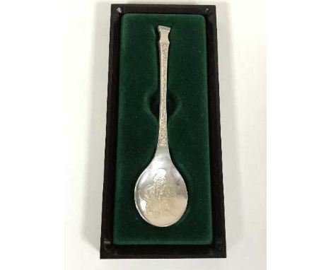 A boxed John Pinches silver 1975 Christmas spoon 