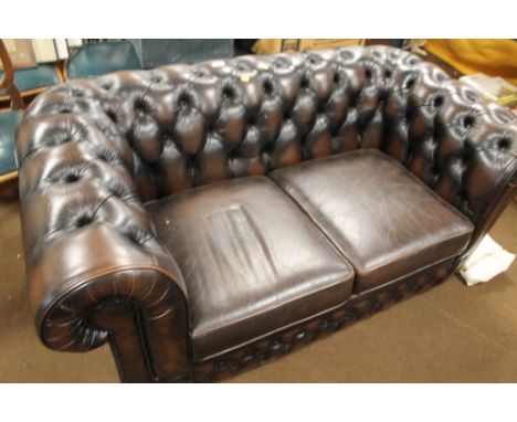 A BROWN CHESTERFIELD STYLE TWO SEATER SOFA 
