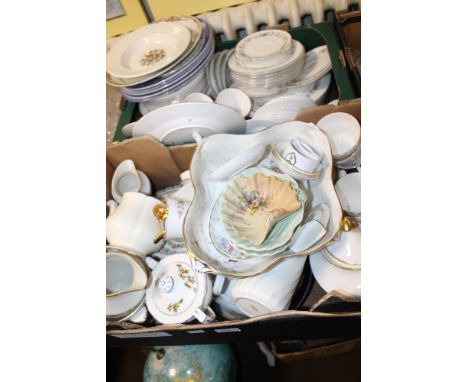 TWO TRAYS OF CHINA AND CERAMICS. TO INCLUDE ROYAL DOULTON. MINTON. ROYAL WORCESTER. ETC 