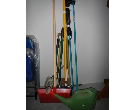A quantity of garden tools