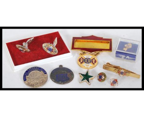 A good group of vintage early 20th Century IOF Order of Foresters Masonic enamel items to include medal, tie clip, cufflinks,