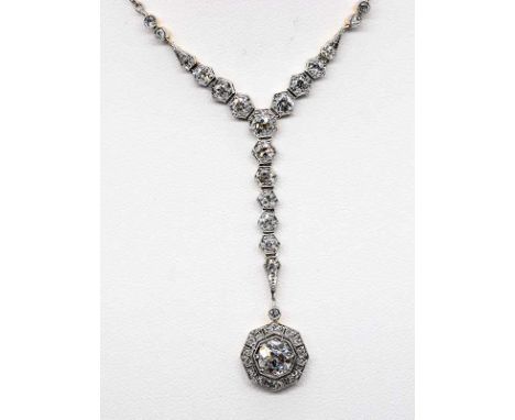   Hochwertiges Collier mit ca. 1,8 ct Altschliff-Diamanten, zusammen ca. 1,8 ct, Art Deco.  Hochwertiges Collier mit ca. 1,8 