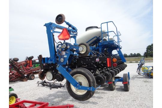 Kinze 3600 Planter 12/23,4227 acres, NT, ASD, Low Acres, Very Nice