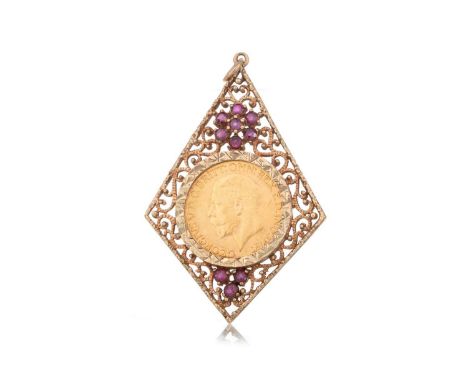 GEORGE V SOVEREIGN PENDANT 1932 within a nine carat gold ruby mount15.2g