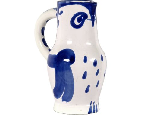 Pablo Picasso (Málaga 1881 - 1973 Mougins)Hibou1954Weisse Keramik, Email-Weiss mit blauer Malerei24,5 cm, HöheSignaturUnter S