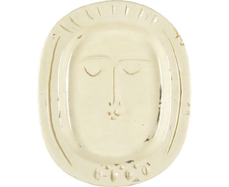 Pablo Picasso (Málaga 1881 - 1973 Mougins)Visage de femme1955Hochovale Keramikplatte. Weisse Fayence39x32 cmSignaturUnten mit