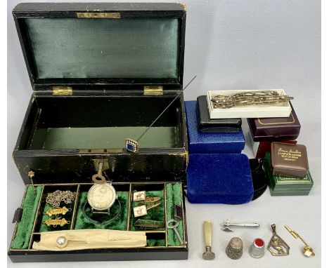 VINTAGE LOCKING JEWELLERY BOX &amp; CONTENTS - to include a 9ct gold stick pin, vintage hat pins, white metal monogram seal s