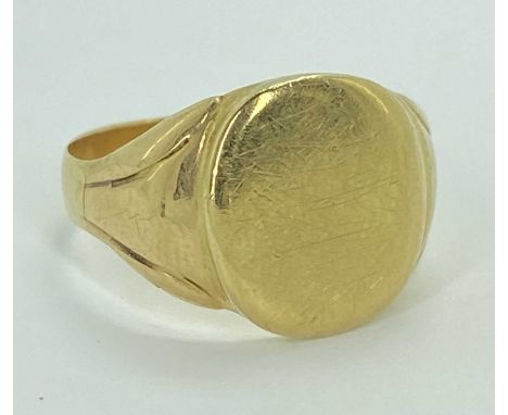 LADY'S 18CT GOLD SIGNET RING - with vacant circular top and lined detail to the shoulders, Size Mid M-N, 6.5grms