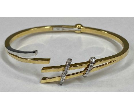 CONTINENTAL 18CT GOLD BANGLE - with 12 tiny diamonds, set in two white gold looped bands, 15.3grms, 6.75cms diameter, stamped