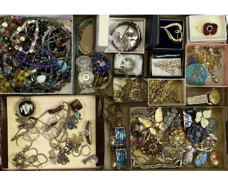 GOLD, SILVER, DESIGNER &amp; OTHER JEWELLERY GROUP - a good quality mixed parcel to include a 14ct gold Canadian Leaf brooch,