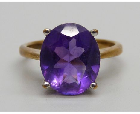 A 9ct gold amethyst solitaire ring, 3.3g, M 