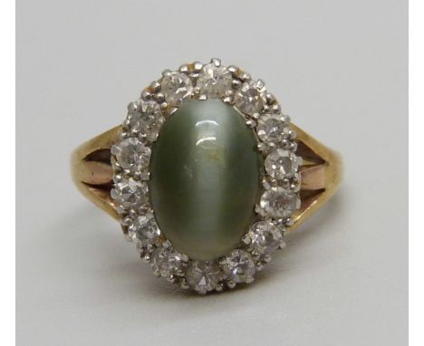 A yellow metal cluster ring, 3.6g, H 