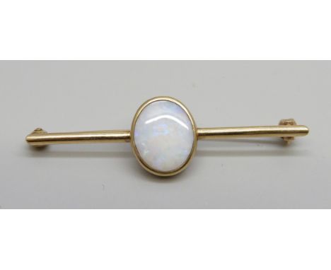 A 9ct gold and opal brooch, 2.5g 