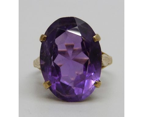 A 9ct gold and amethyst ring, 5.2g, K, stone approximately 13 x 18mm 