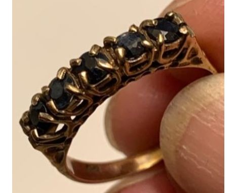 9ct GOLD RING SET WITH FIVE BLUE SAPPHIRES APPROX 0.1ct, TOTAL WEIGHT APPROXIMATELY 2.1g. ONE OF THE SAPPHIRES ARE BROKEN