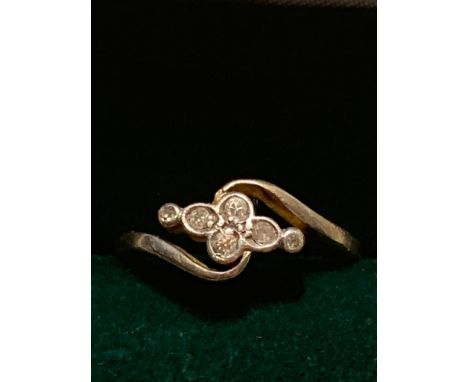 18ct GOLD RING SET WITH FOUR DIAMONDS APPROX 0.5ct AND TWO BRILLIANTS, TOTAL WEIGHT APPROXIMATELY 2.3g