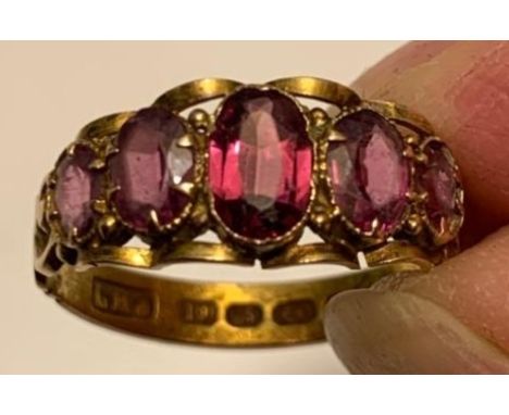 12ct GOLD RING SET WITH FIVE AMETHYSTS, WEIGHT APPROXIMATELY 2.1g