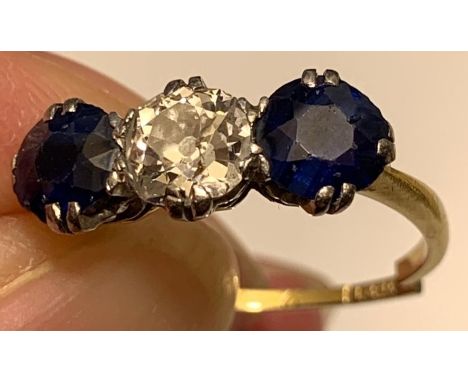 18ct GOLD RING SET WITH TWO SAPPHIRES APPROX 0.75 AND ONE DIAMOND APPROX 0.75g, TOTAL WEIGHT 2.9g. THE DIAMOND IS CRACKED AND