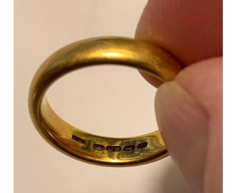 22ct GOLD WEDDING RING, WEIGHT APPROXIMATELY 7.3g