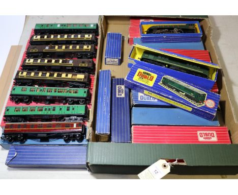 23x Hornby Dublo railway items. Including 2x locomotives for 3-rail running; a BR Class A4 4-6-2 tender loco, Silver King 600