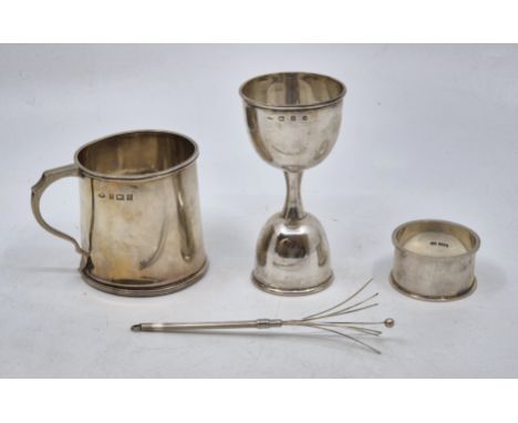 A silver double-ended cocktail measure, by C T Burrows &amp; Sons, Birmingham 1924, height 10.5cm,&nbsp;together with a silve