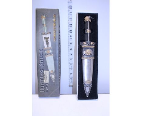 A boxed reproduction Roman hunting knife 