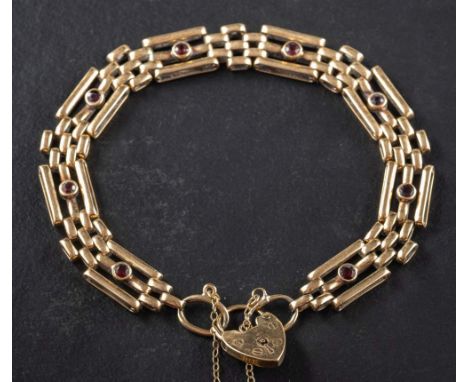 A 9ct gold gate-link, garnet bracelet with heart-shaped clasp,: with hallmarks for London, 1972, length ca. 22cm, total weigh