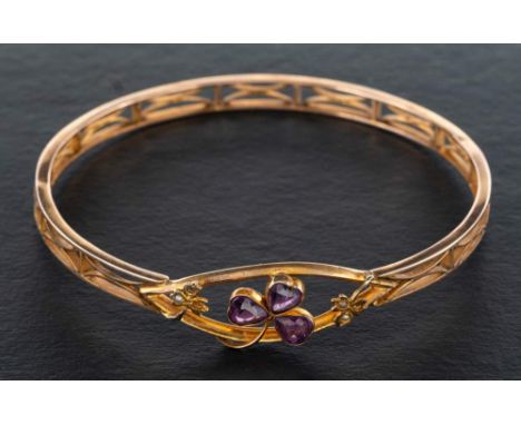 A clover leaf, heart-shaped amethyst and seed pearl bangle,: inner diameter ca. 7.3cm, total weight ca. 14.2gms. 