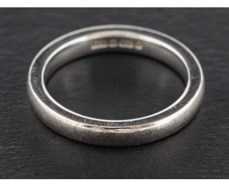 A platinum band ring,: with partial hallmarks for London, ring size K, total weight ca. 4.8gms, accompanied by case. 