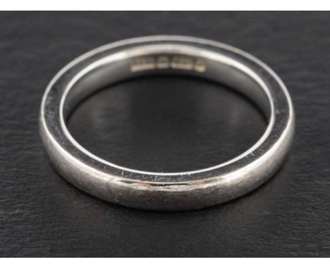 A platinum band ring,: with partial hallmarks for London, ring size K, total weight ca. 4.8gms, accompanied by case. 