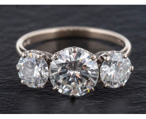 An 18ct gold, round brilliant-cut diamond, three stone ring,: total estimated diamond weight ca. 3cts, H-I colour, VS2-SI1 cl