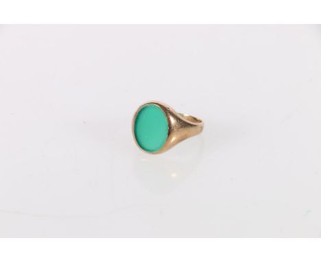 9ct gold greenstone set signet ring, size S, London 6.5g. 