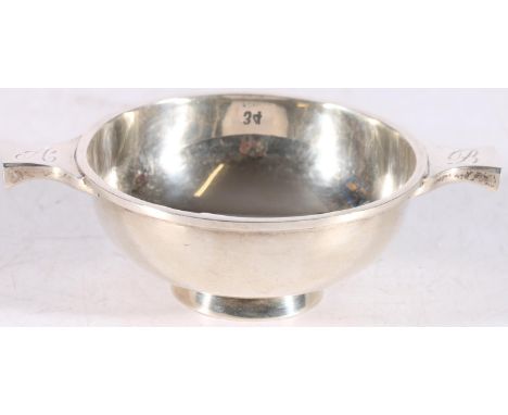 Scottish sterling silver Quaich of plain circulare form, the handles initialled A,B, maker J.R and W.L, Edinburgh, 1968, 80g.