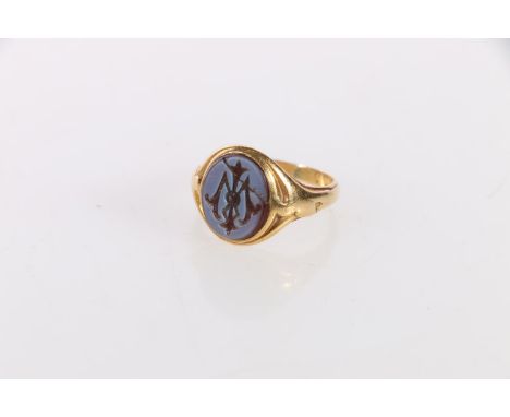 Gents gold signet ring with intaglio carnelian seal, hallmarks rubbed, ring size T, 9.9g gross.&nbsp; 