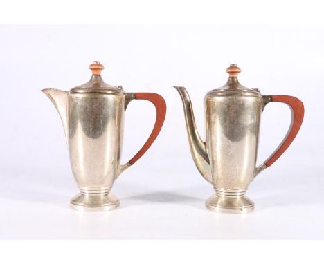 Sterling silver two piece cafe-au-lait sevice with wooden handles and finial, Sauders and Macheuzie, Birmingham, 1920/1945, 4