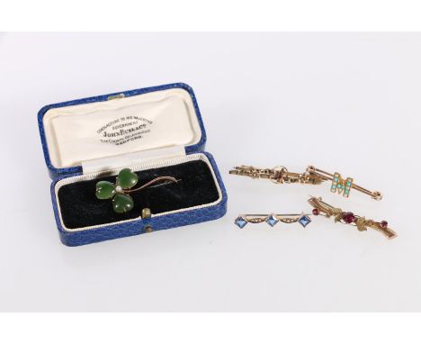 Unhallmarked yellow metal bar brooch set with applied 'M' set with seed pearls and turquoise stones, 2.4g, a 9ct gold bar bro