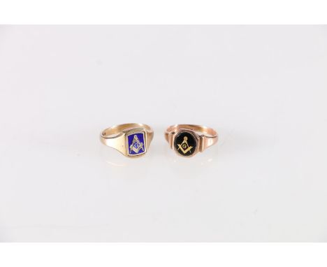 9ct gold and enamelled Masonic signet ring with secret revolving panel depicting a Masonic compass with the letter G inside, 