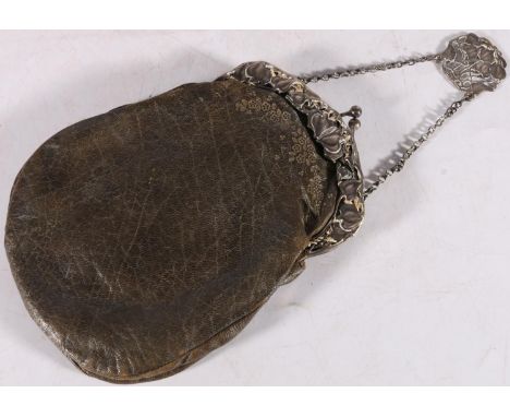Edwardian silver mounted leather purse with Art Nouveau inspired chain, London, 1901, makers marks rubbed, 19cm. 