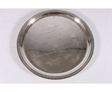 Sterling silver drinks tray, insribed 'Zur-freundlichen Enneyng n die Westealische Jute-Spinnerel &amp; Weberel Ahause Oktobe