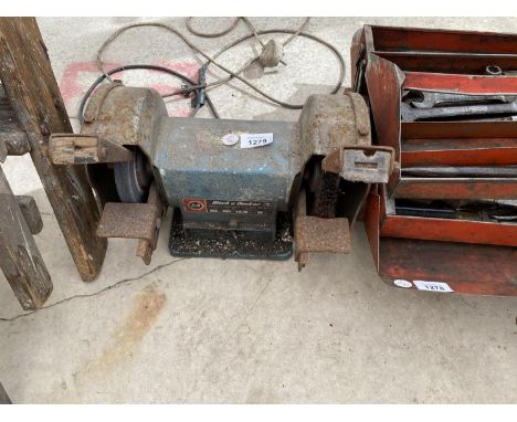 A BLACK AND DECKER BENCH GRINDER IN WORKING ORDER