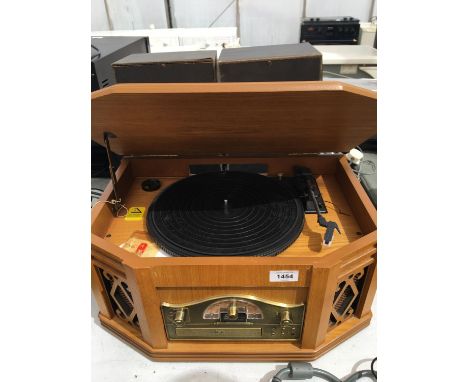 A VINTAGE STYLED, WOODEN CASED, COMPACT DISC RECORD PLAYER, IN WORKING ORDER 